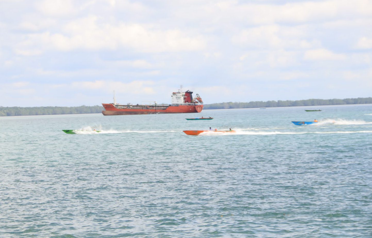 Bupati Kotabaru Lepas Langsung Lomba Perahu Tradisional di Wisata Rampa Berkah