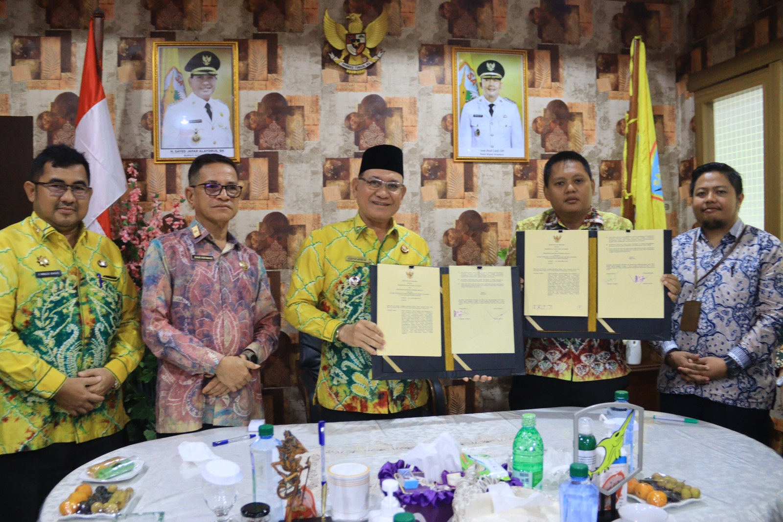 Tingkatkan Pelayanan Publik, Bupati Kotabaru Teken MoU dengan Pengadilan Negeri Kotabaru